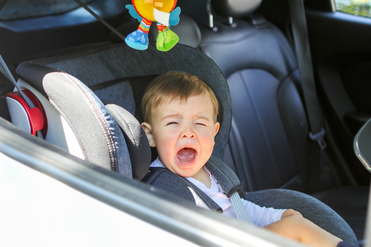 Portál nehod: S malými dětmi v autě se nejčastěji bourá v létě